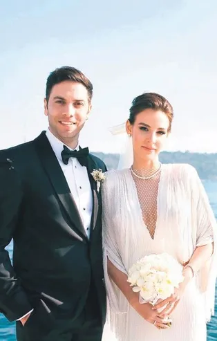 Kaan Demirağ ile evlenen Aslışah Alkoçlar hamile mi? Sehpadaki detay dikkat çekti...