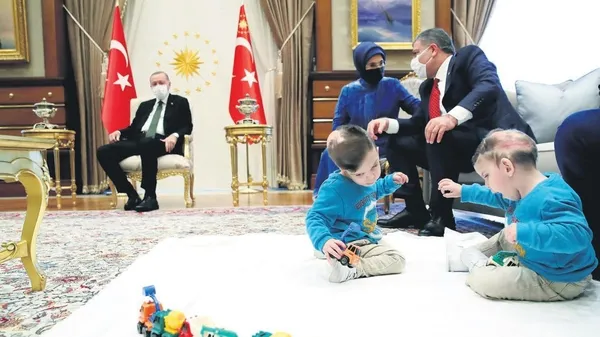 Türkiye her derde derman! Siyam ikizleri Derman ve Yiğit Külliye’de ağırlandı-5