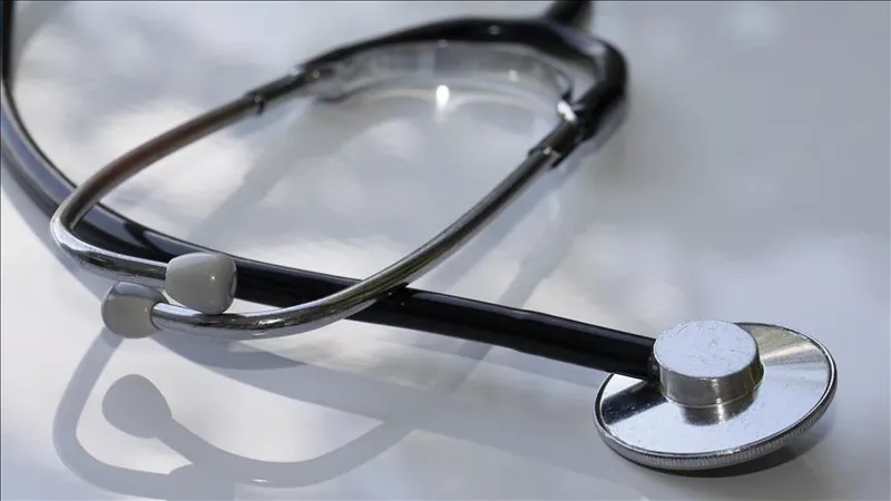 saglik-alaninda-sozlesmeli-pozisyon-sayisini-27-binden-36-bine-cikaran-kanun-teklifi-tbmmye-sunuldu-1707149103786.jpeg Sağlık alanında sözleşmeli pozisyon sayısını 27 binden 36 bine çıkaran kanun teklifi TBMM'ye sunuldu-12