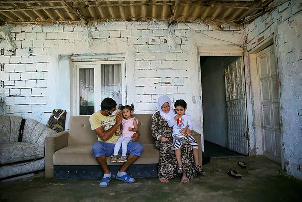 İzmir'deki orman yangını için avuçlarıyla toprak toplayan Suriyeli Hasan gündeme damga vurmuştu! İşte yürek burkan hikayesi!-6