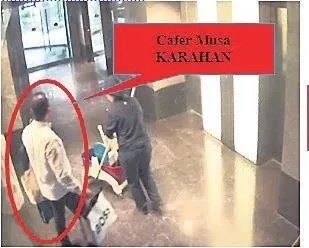 unlu-pirlantaci-operasyonu-duyunca-mallari-boyle-kacirdi-ne-varsa-toplayin-1761370063613.jpeg Ünlü pırlantacı operasyonu duyunca malları böyle kaçırdı: Ne varsa toplayın-4