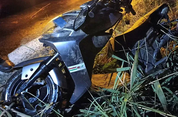 İzmir’de otomobille elektrikli motosiklet çarpıştı: 5’i ağır 7 yaralı-2