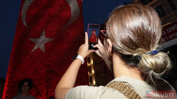 15 Temmuz'un aziz şehitleri unutulmuyor! Fotoğrafları Galata Kulesi'ne yansıtıldı - 14