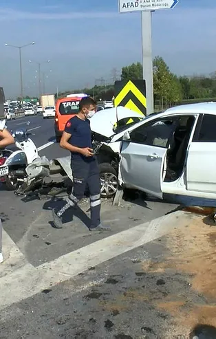 TEM'de feci kaza! 2'si polis 5 kişi yaralandı, trafik kilitlendi