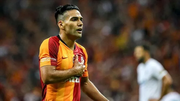 son-dakika-galatasarayda-diagnenin-esinin-koronavirus-testi-negatif-cikti-karantinada-olmasi-gereken-diagne-alisverise-cikti-1608976839077.jpg SON DAKİKA: Galatasaray'da Diagne'nin eşinin koronavirüs testi pozitif çıktı! Karantinada olması gereken Diagne alışverişe çıktı-7