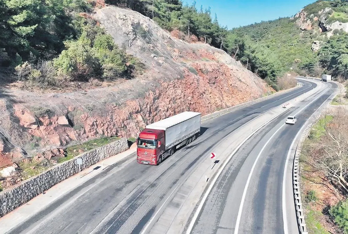 Otoyollara çelik koruma