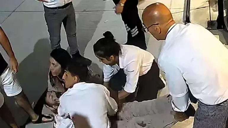 izmirdeki-cinayet-davasinda-yeni-gelisme-tahliye-karari-veren-3-hakim-ve-1-savci-aciga-alindi-1726674828147.jpeg İzmir’deki cinayet davasında yeni gelişme! Tahliye kararı veren 3 hakim ve 1 savcı açığa alındı-2