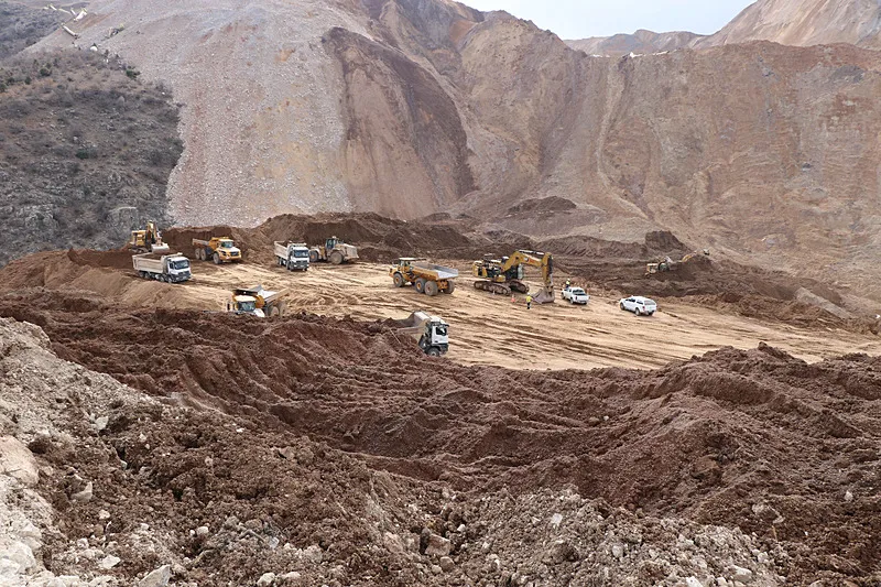 Son dakika: Erzincan İliç'teki toprak kaymasının yeni görüntüleri ortaya çıktı-11