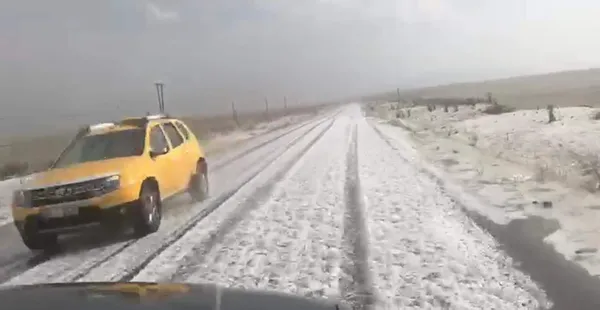 Bu görüntüler bugün Kars'ta çekildi! Ağustos ayında her yer beyaza büründü-2