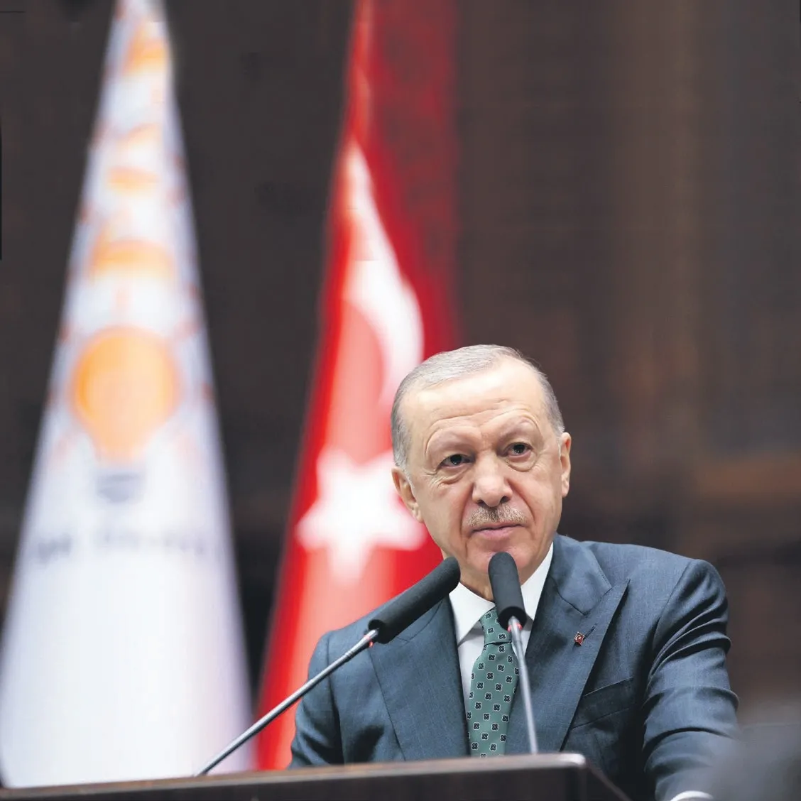 Kirli geçmişiyle yüzleşsin