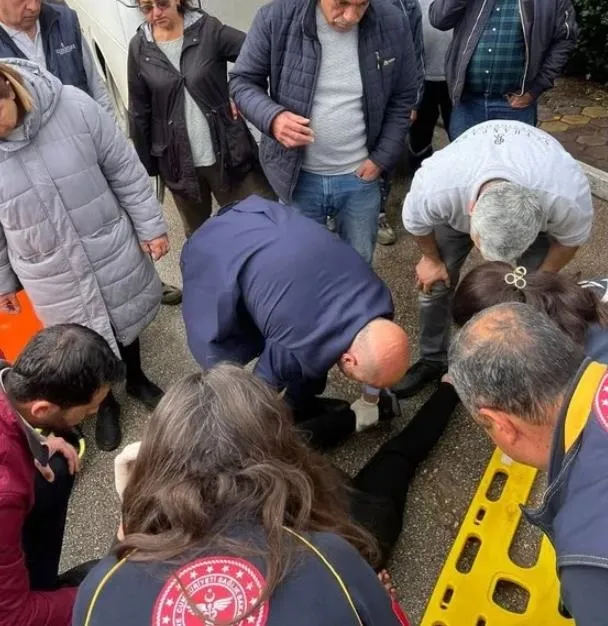 yaraliya-ilk-mudahale-baskan-adayi-adana-ak-parti-yuregir-belediye-baskan-adayi-dr-halil-nacardan-1709739550714.jpeg Yaralıya ilk müdahale başkan adayı Adana AK Parti Yüreğir Belediye Başkan adayı Dr. Halil Nacar’dan!-2