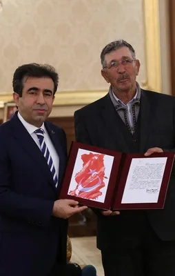 Başımızı yere eğdirmedi