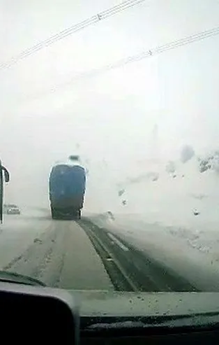 Bingöl'de yolcu otobüsü faciası... Kafa kafaya kaza anı kamerada