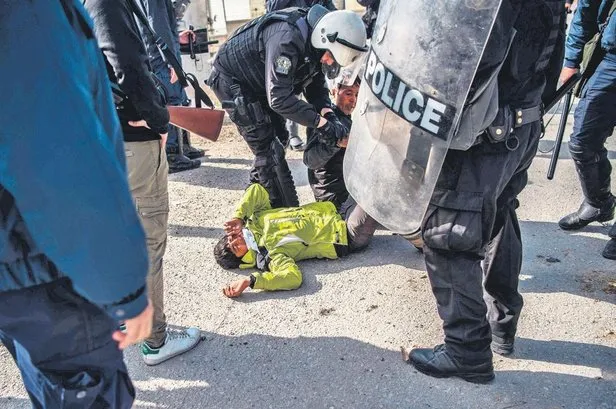 Yunan çıldırdı! Umut yolculuğuna çıkan sığınmacılara kurşun yağdırdı: 1 ölü, 2'si ağır 5 yaralı-3