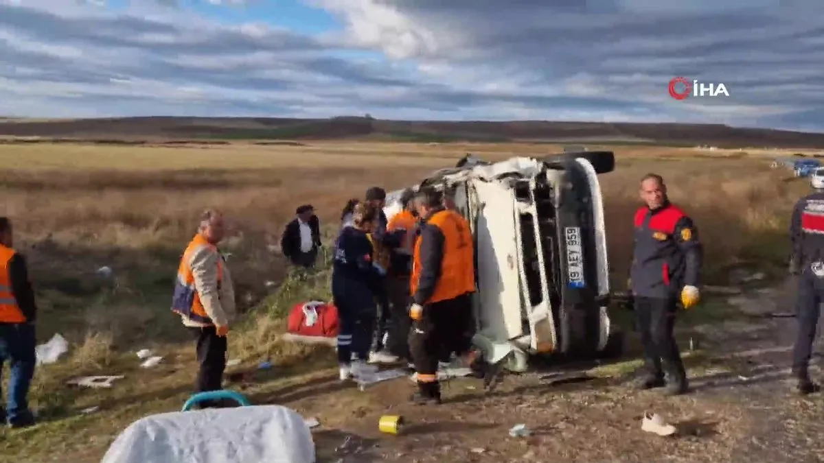 Çorum’da feci kaza! Minibüs ile tanker çarpıştı:1 ölü, 14 yaralı