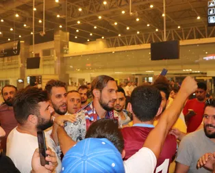 Trabzonspor’lu Yusuf Yazıcı, Fransa’ya coşkuyla uğurlandı