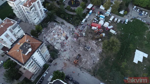 İzmir Seferihisar'da meydana gelen depremin yarattığı yıkım sabah havadan görüntülendi - 11