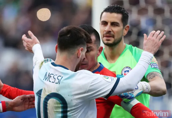 Messi ve Medel fena kapıştı! Kırmızı kartlar havada uçuştu - 46