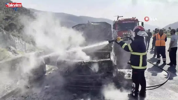 Osmaniye’de seyir halindeki pikap kül oldu