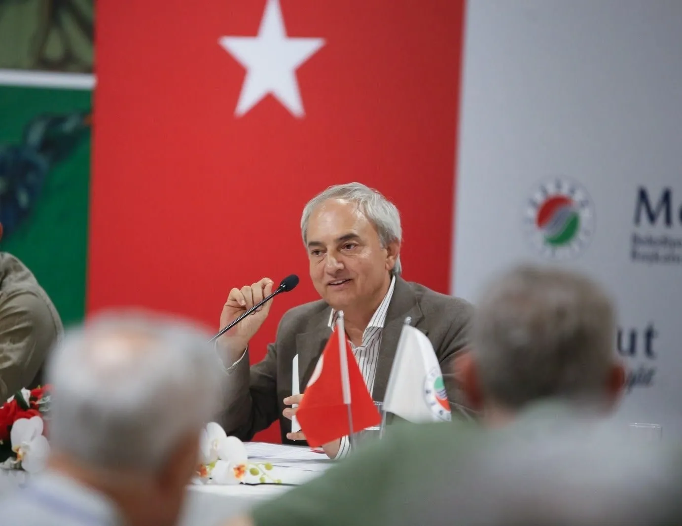 Özgür Özel’in yeni parti hamlesine Kepez’den ret... Kocagöz kapıları kapattı: Milletin derdi CHP’nin koltuğu değil