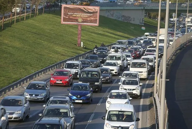 istanbulda-trafik-cilesi-yogunluk-yuzde-kac-yol-durumu-1631895686336.jpeg