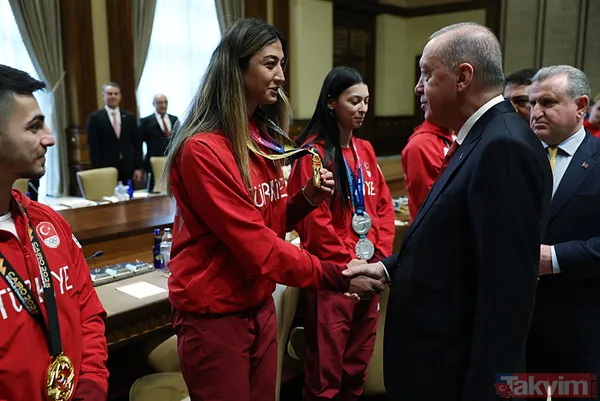 Başkan Erdoğan kabul etti! Başarılı sporcular Cumhurbaşkanlığı Külliyesi'nde - 8