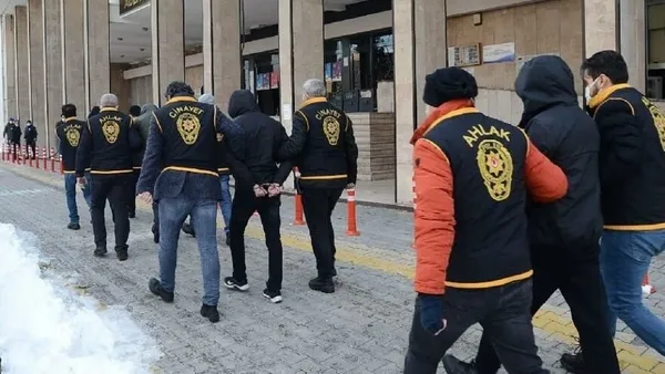 Eskort çetesine flaş operasyon! 45 kadının +18 fotoğrafları harekete geçirdi! 2 ayda dudak uçuklatan kazanç-2