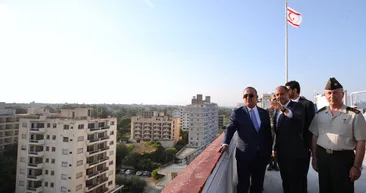 Bakan Çavuşoğlu, kapalı Maraşı ziyaret etti