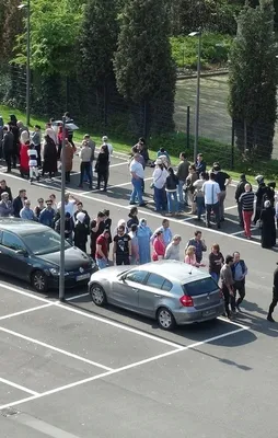 Almanya'daki sandıklarda uzun kuyruklar oluştu