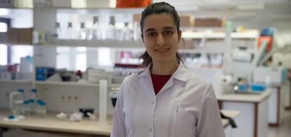 Kanser üzerine araştırmalar yapan Bilkent Üniversitesi Moleküler Biyoloji ve Genetik Bölümü yüksek lisans öğrencisi Nazlı Değer, Türkiye'de Fulbright Eğitim Komisyonunca Aziz Sancar bursu almaya hak kazanan ilk isim oldu