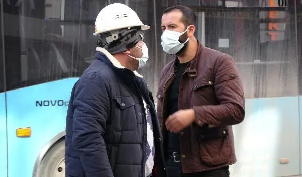 Esnaftan buz sarkıtlarına 'baretli' önlem! Gören şaştı kaldı-2