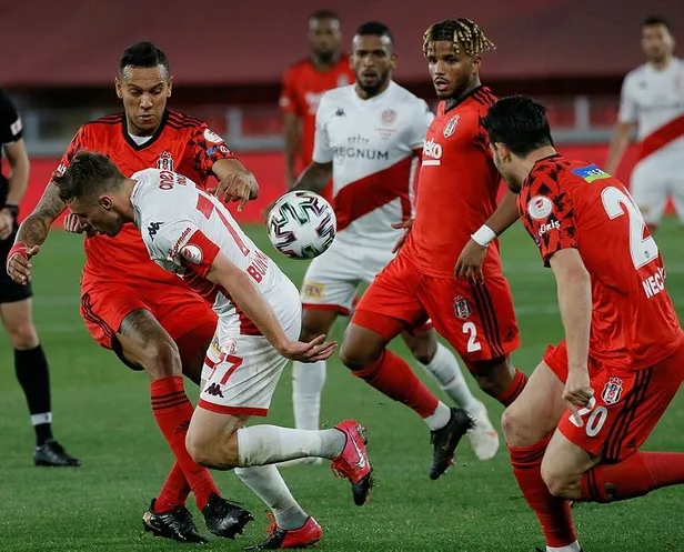 ziraat-turkiye-kupasi-besiktasin-oldu-antalyaspor-0-2-besiktas-mac-sonucu-ozeti-1621367333959.jpeg Ziraat Türkiye Kupası Beşiktaş'ın oldu! Antalyaspor 0-2 Beşiktaş | MAÇ SONUCU ÖZETİ-4