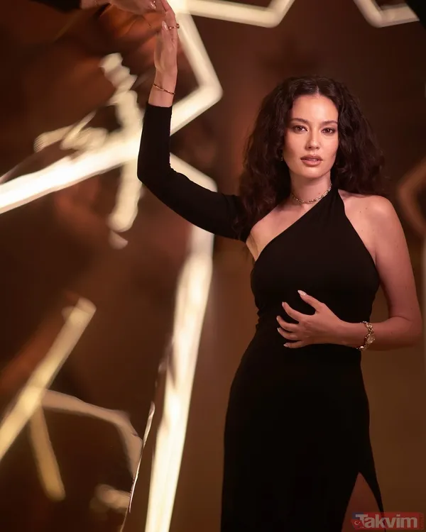 Ferit’in yeni gözdesi meğer... Yalı Çapkını’nın Diyar’ı Pelin Akil ile Mert Ramazan Demir arasında şaşırtan gerçek! - 16