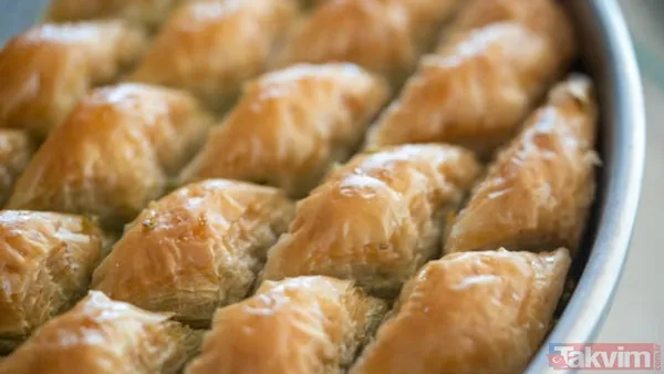 Baklava: İnce yufka katları arasına ceviz veya fıstık konulup şerbetle hazırlanan çok katlı bir tatlıdır. Osmanlı mutfağından dünyaya yayılan en ünlü...