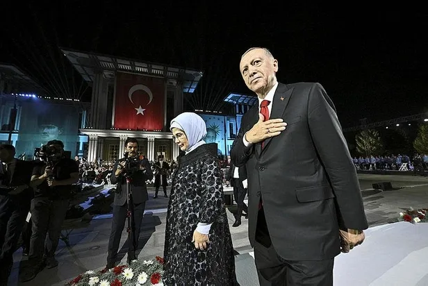 baskan-erdogan-30-agustos-zafer-bayrami-ozel-konseri-ve-100-yil-marsi-tanitim-programinda-aciklamada-bulunuyor-1693417668804.jpeg