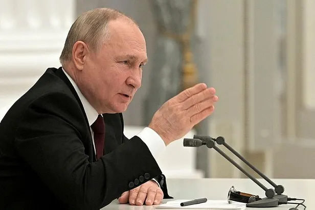 putin-ve-naryshkinin-arasinda-soguk-ruzgarlar-olay-goruntuler-adeta-panik-atak-gecirdi-1645466588822.jpeg