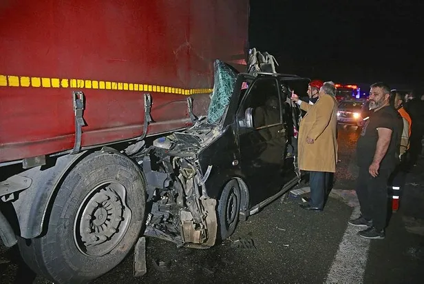 Anadolu Otoyolu'nda tırla minibüs çarpıştı: 5 ölü, 6 yaralı-2