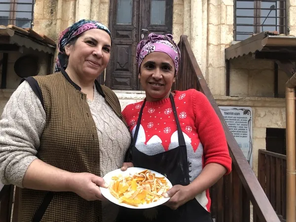 200-liradan-satiliyor-adanada-para-etmeyen-narenciye-sekerleme-oldu-1642072360111.jpg 200 liradan satılıyor! Adana'da para etmeyen narenciye şekerleme oldu-2