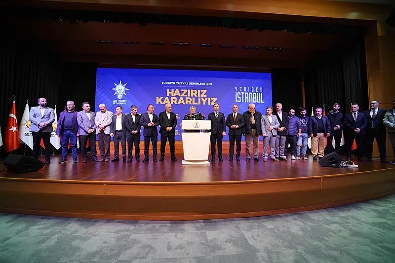 İstanbul'da CHP'den istifa eden 400 kişi AK Parti'ye katıldı-4