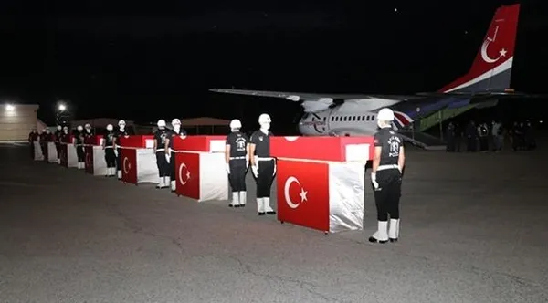 vanda-dusen-kesif-ucaginda-sehit-olan-polisler-torenle-memleketlerine-ugurlandi-1594933249061.jpeg