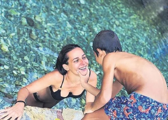 Burçin Terzioğlu, önceki gün Arnavutköy'de görüntülendi-7