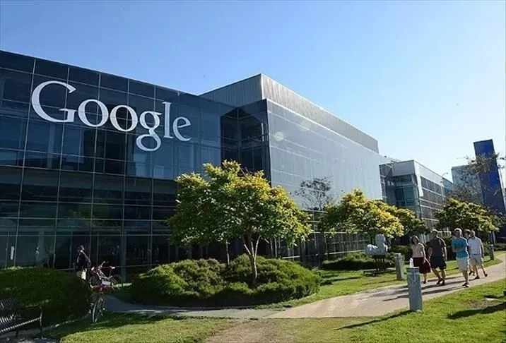 AB Komisyonu, kendi hizmetlerini kayıran Google'a 890 milyon avro ceza kesti-1