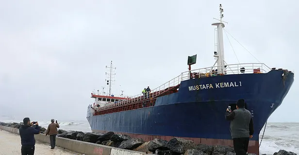 Son dakika: Hatay'da gemi karaya oturdu