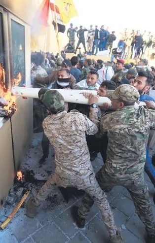 İran’ın desteklediği güçler, ABD’nin Bağdat Büyükelçiliği’ne saldırdı