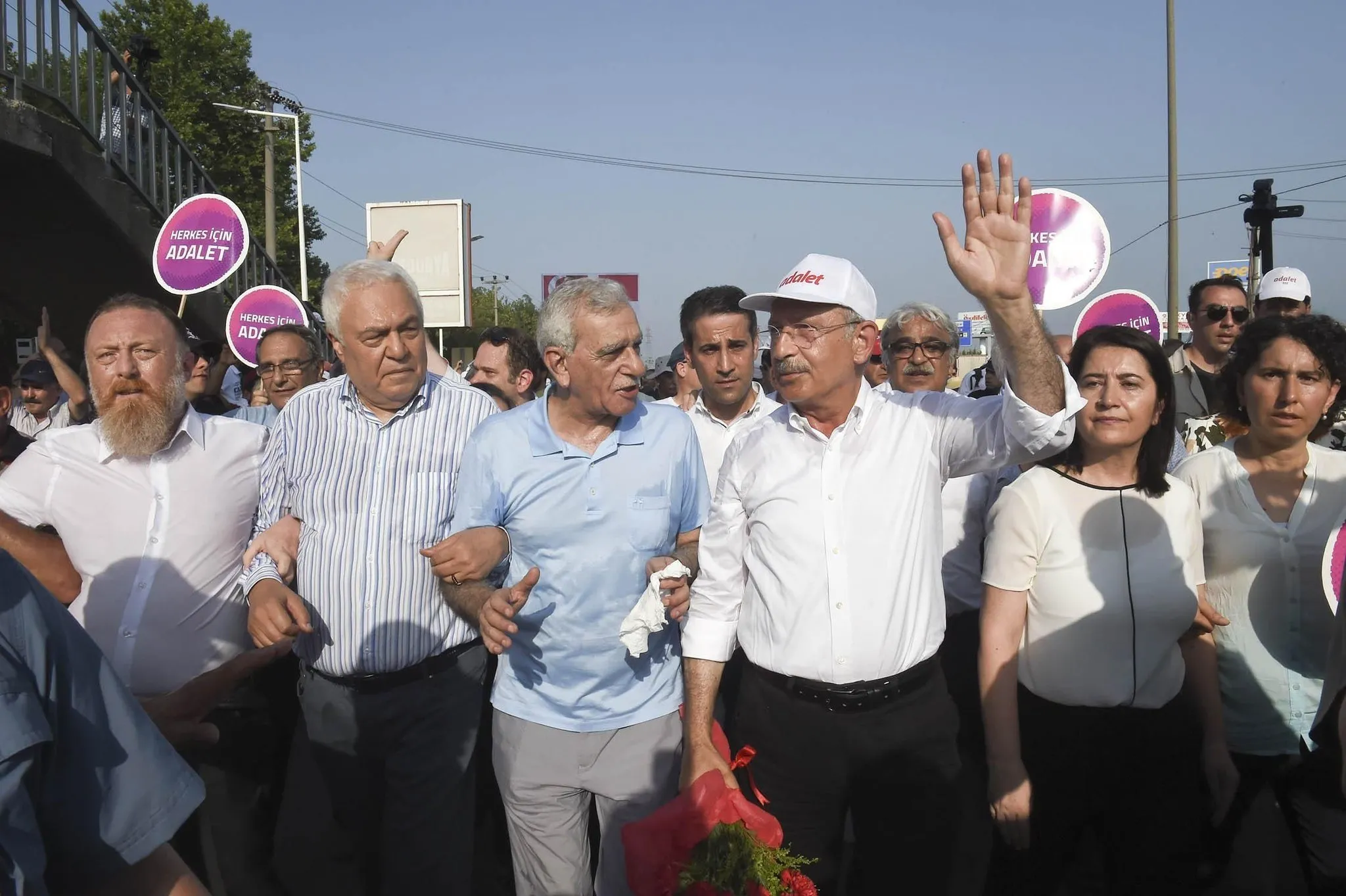 Sözde adalet yürüyüşü teröristbaşı FETO'ya yetmedi!