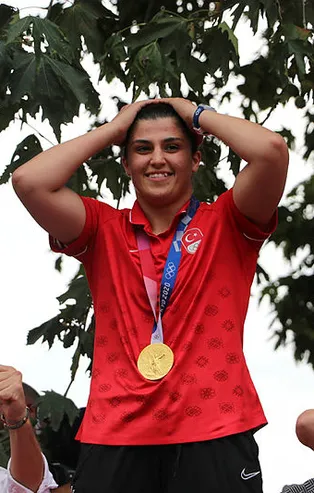 Olimpiyat şampiyonu Busenaz Sürmeneli: Trabzonspor'a armağan olsun