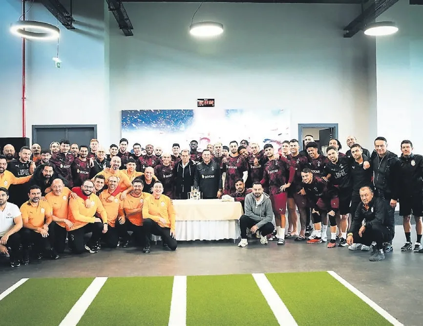 Okan hoca için sürpriz kutlama