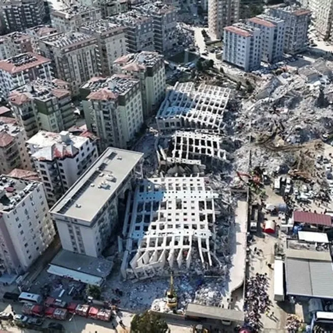 Cennetten bir köşe diye satılan Rönesans Rezidans hakkında flaş gelişme! 2 kişiye yakalama kararı: Zemin etüdünü bakın kim yapmış