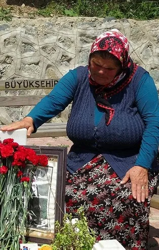 ‘Gideyim anne bir parça et verirler’