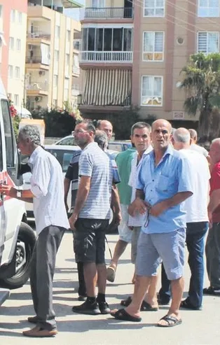 Taş kalpliler! "Mehmet değilmiş" deyip okeye dönmeye devam ettiler...